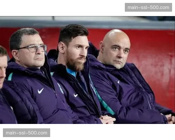 巴萨全队身着中文印字球衣入场，诺坎普举办马年春节庆祝活动