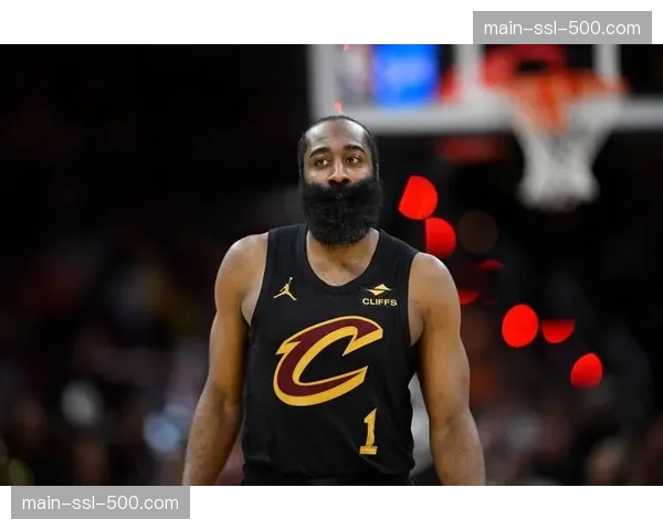 哈登组织才华创造优势，加盟骑士后球队进攻效率提升