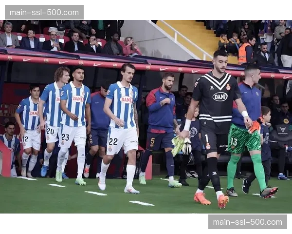 分析：为何本赛季欧冠强队愈发依赖“伪九号”？其核心价值在于拉扯肋部防线