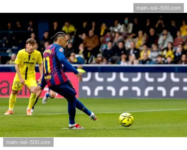 比利亚雷亚尔后卫曼迪：从后场长传球专家到定位球进攻中的关键高点。